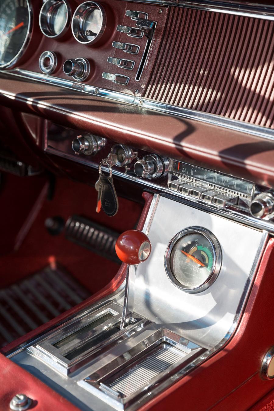 Детали интерьера Chrysler 300К Convertible 1964 года  (фото 18 из 19)